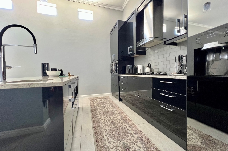 To Let 4 Bedroom Property for Rent in Sagewood Western Cape